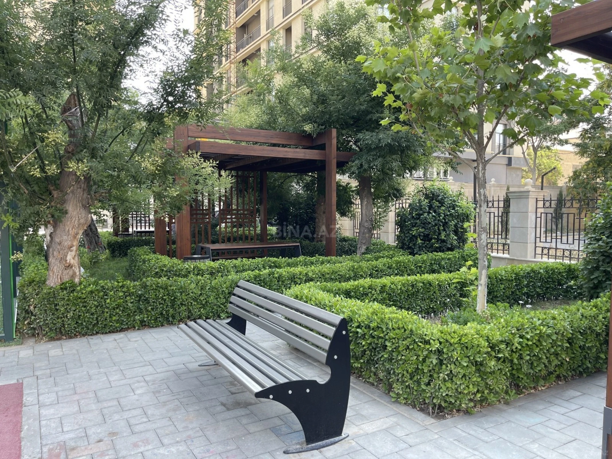 Satılır 3 otaqlı mənzil 127 m²