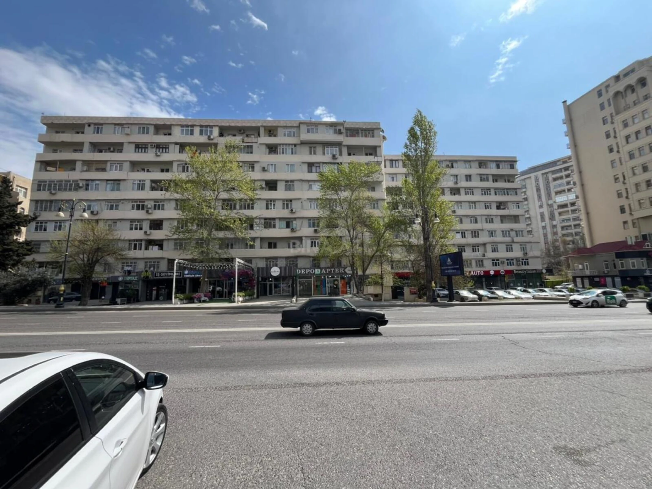 Satılır 2 otaqlı mənzil 65 m²