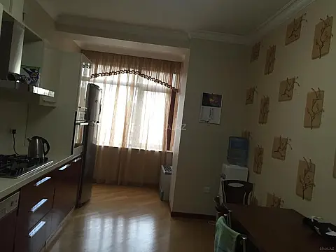Kirayə verilir 3 otaqlı mənzil 140 m²