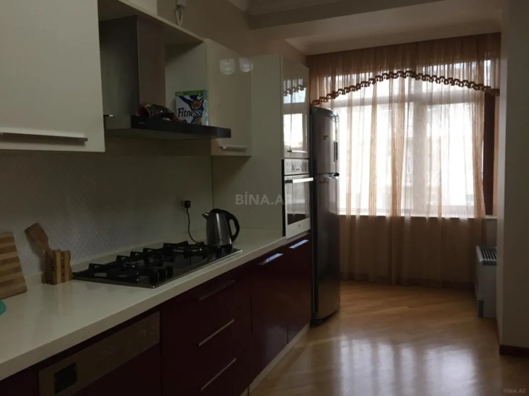 Kirayə verilir 3 otaqlı mənzil 140 m²