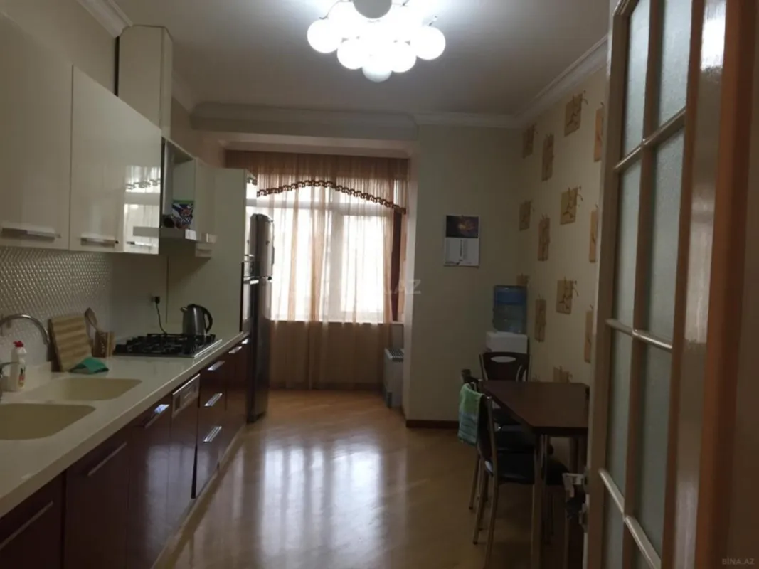 Kirayə verilir 3 otaqlı mənzil 140 m²