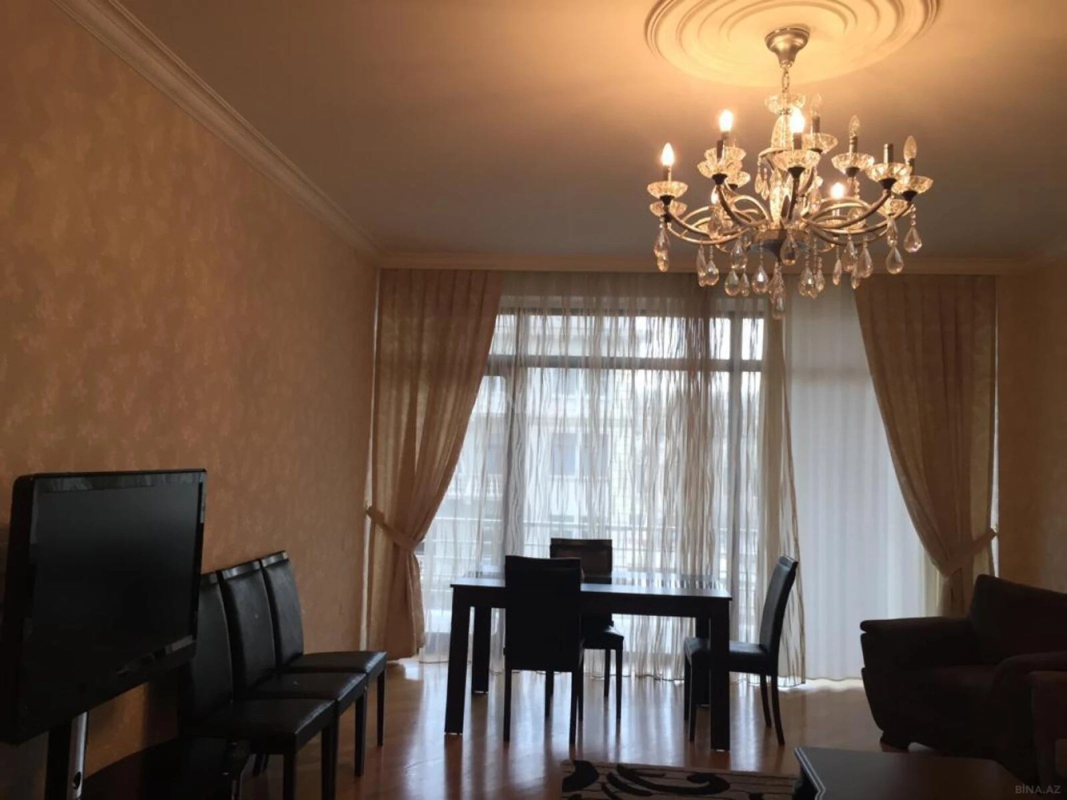 Kirayə verilir 3 otaqlı mənzil 140 m²