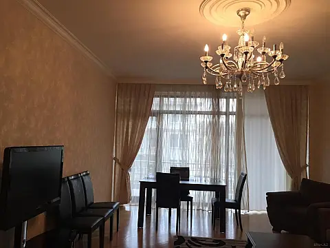 Kirayə verilir 3 otaqlı mənzil 140 m² — Bakı 3 otaq 140.00 m²