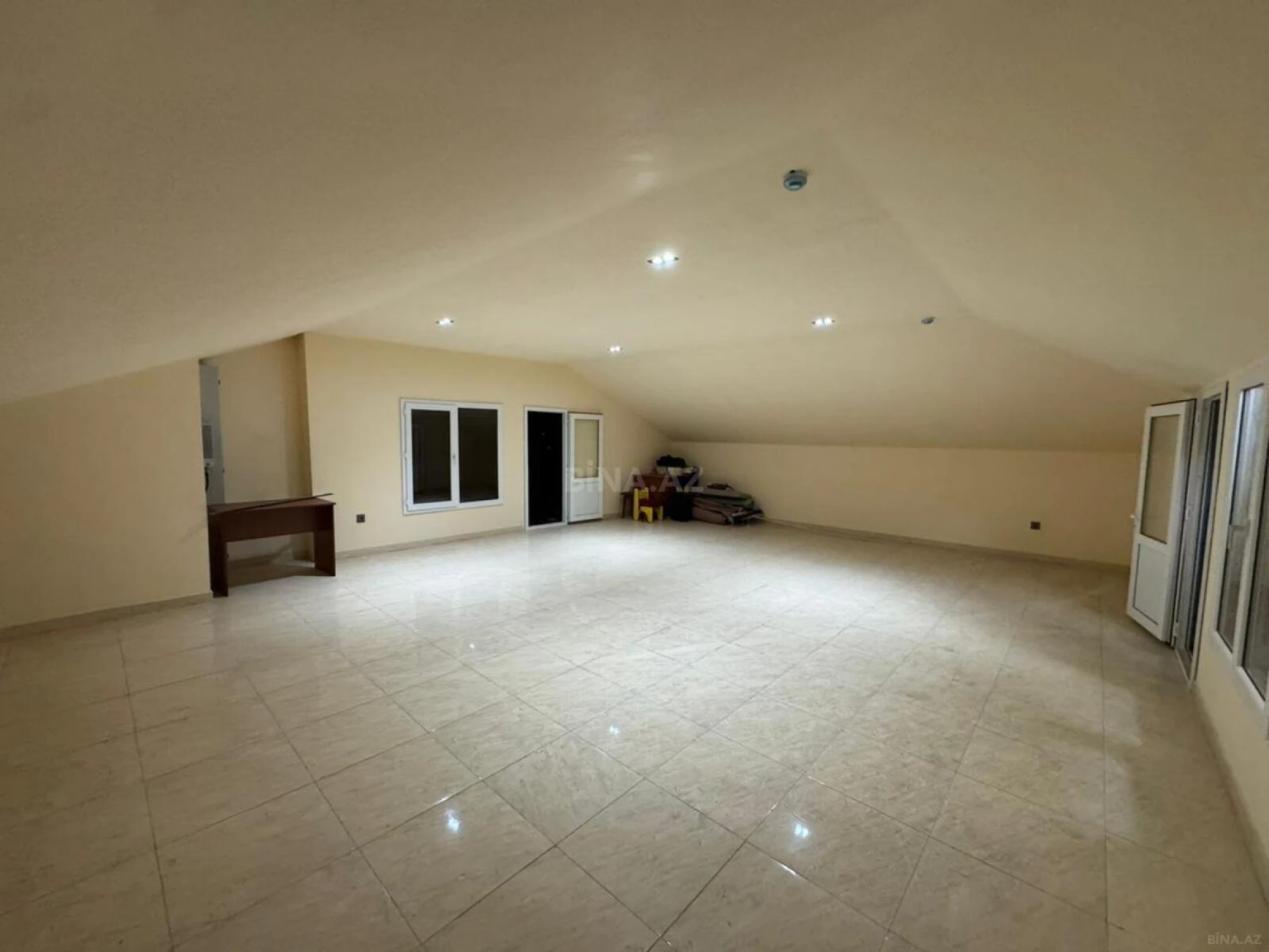 Kirayə verilir obyekt 200 m²