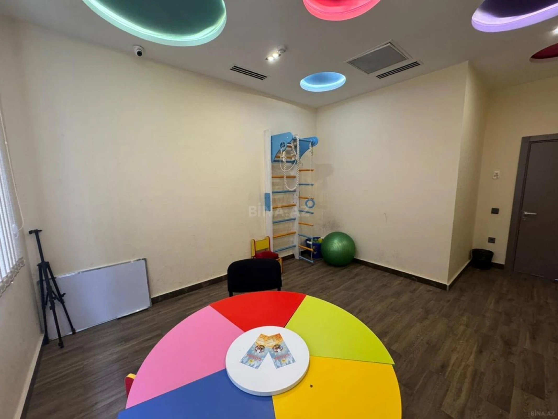 Kirayə verilir obyekt 200 m²