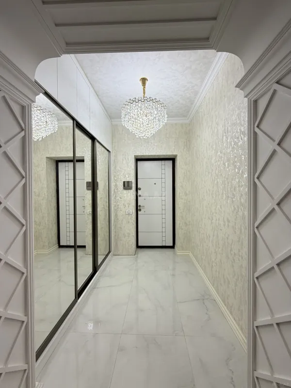 Satılır 4 otaqlı mənzil 178 m²
