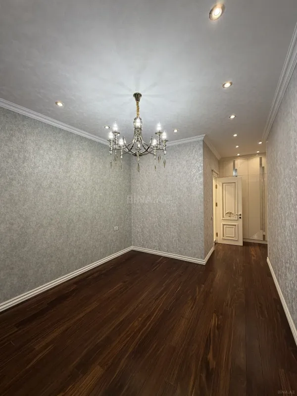 Satılır 4 otaqlı mənzil 178 m²