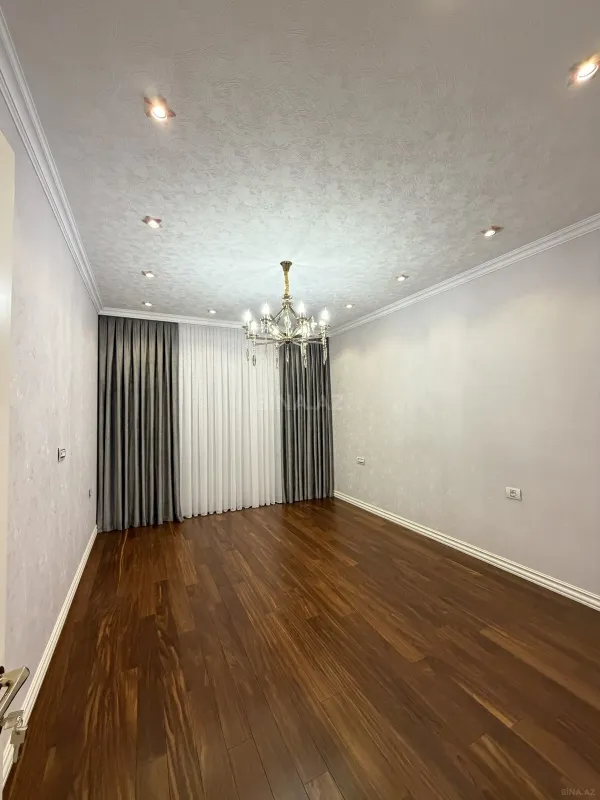 Satılır 4 otaqlı mənzil 178 m²