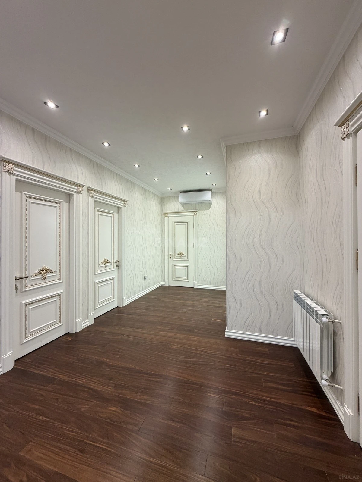 Satılır 4 otaqlı mənzil 178 m²