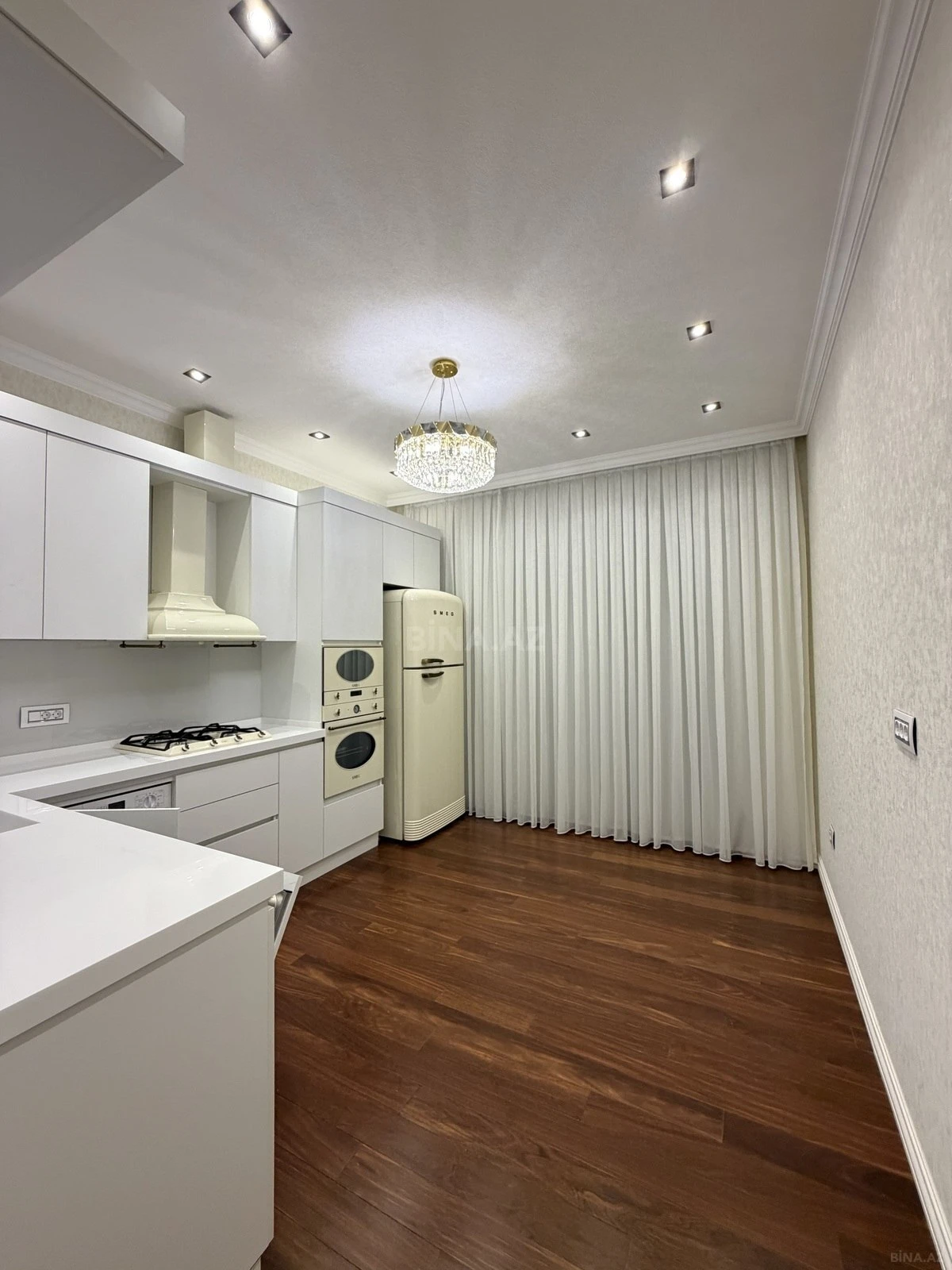 Satılır 4 otaqlı mənzil 178 m²