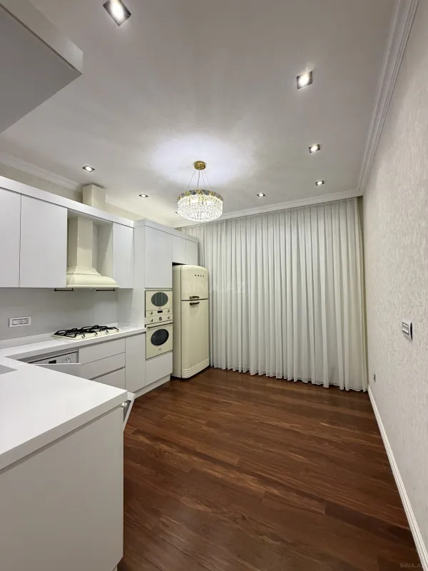 Satılır 4 otaqlı mənzil 178 m²