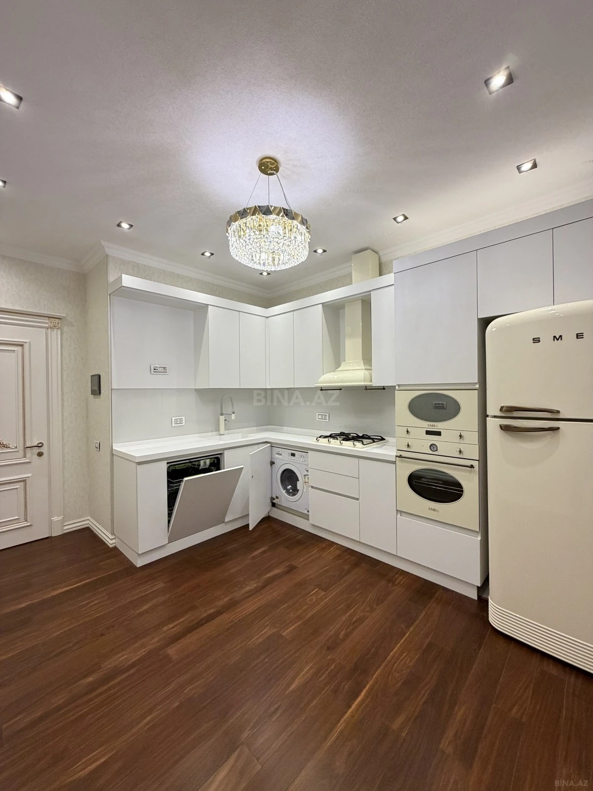 Satılır 4 otaqlı mənzil 178 m²