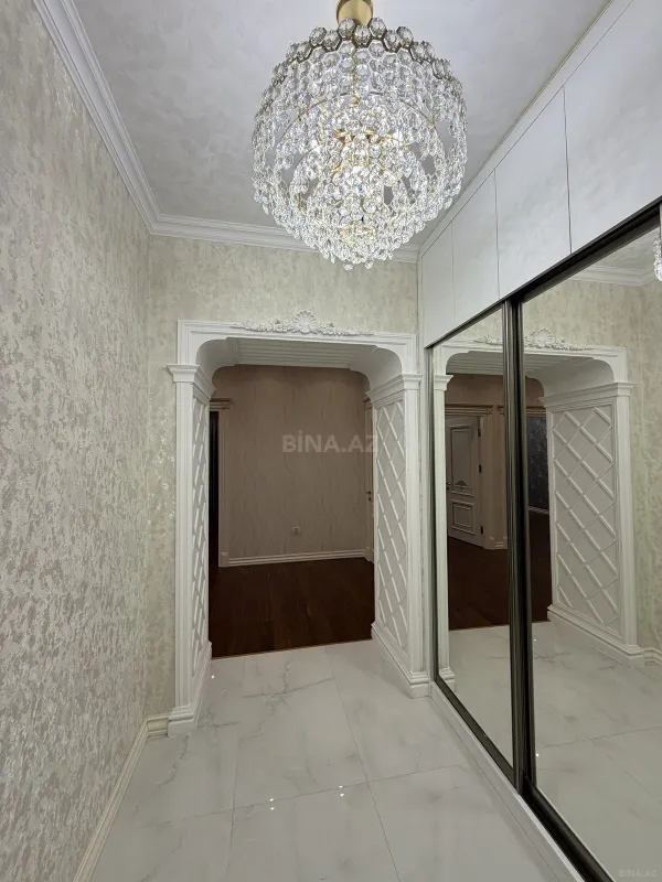 Satılır 4 otaqlı mənzil 178 m²