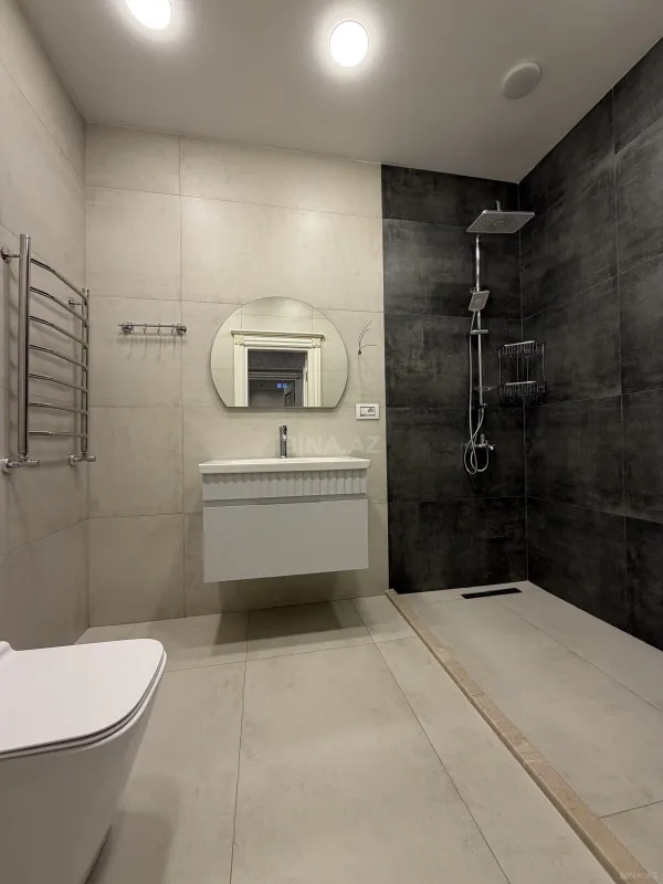 Satılır 4 otaqlı mənzil 178 m²