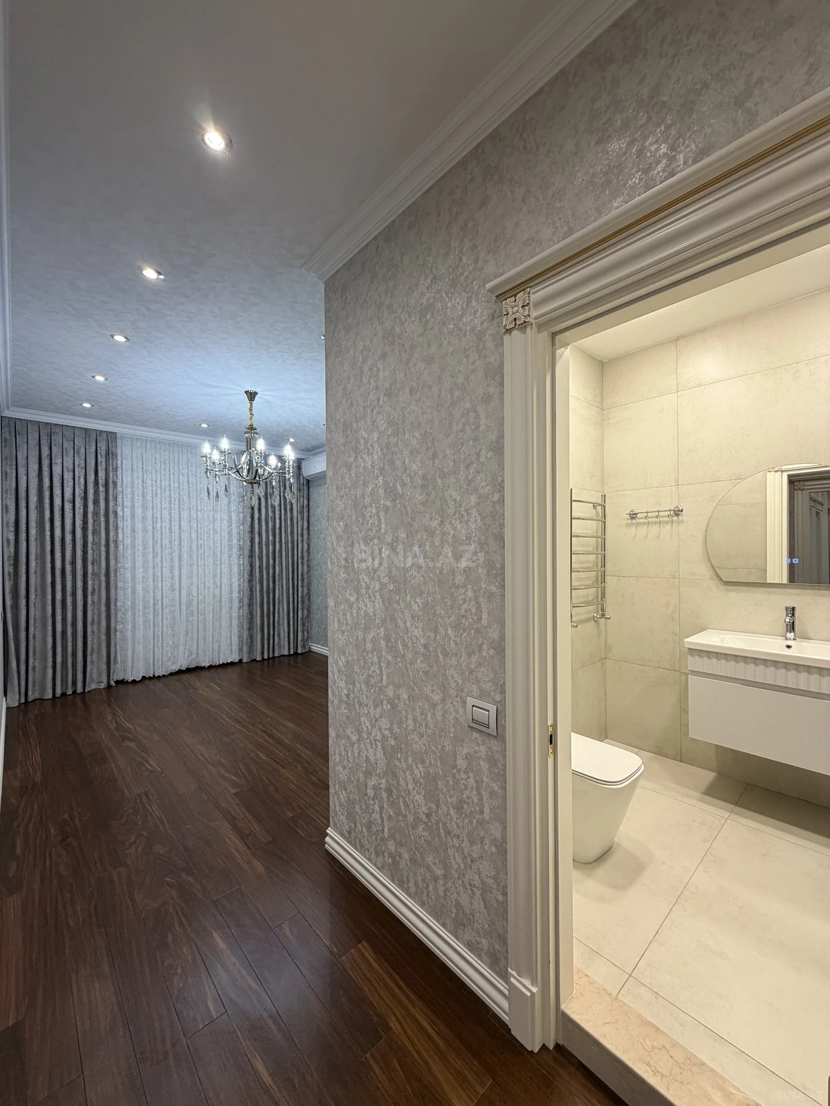 Satılır 4 otaqlı mənzil 178 m²