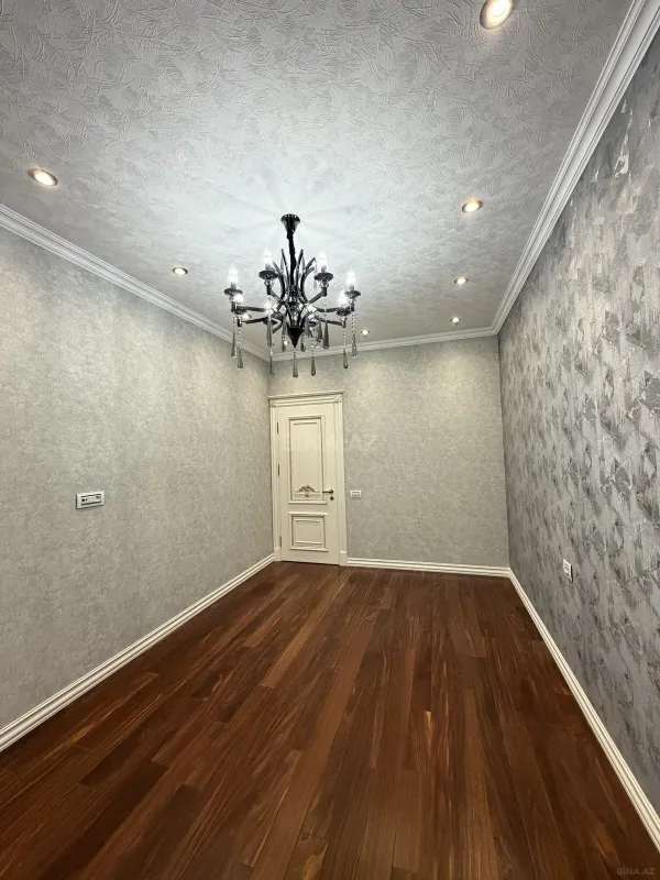 Satılır 4 otaqlı mənzil 178 m²