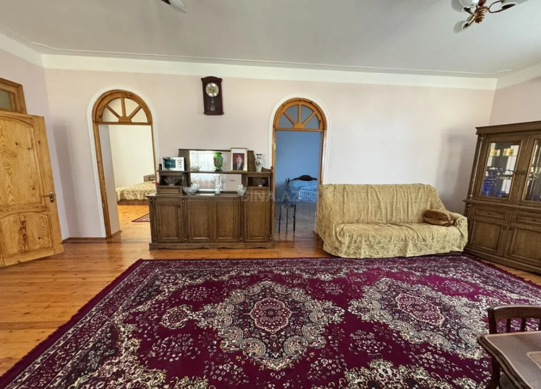 Satılır 6 otaqlı həyət evi 170 m²