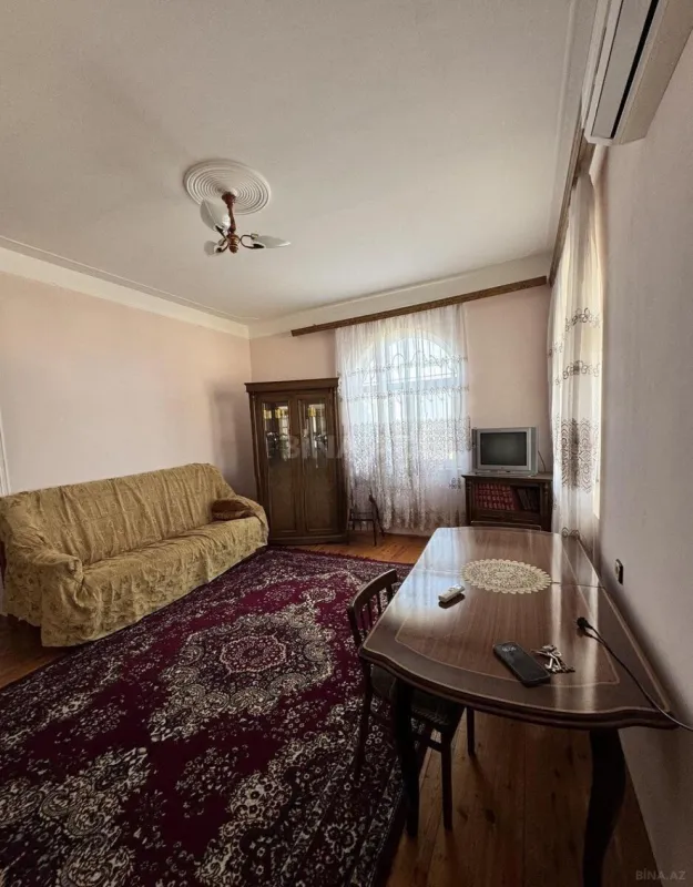 Satılır 6 otaqlı həyət evi 170 m²