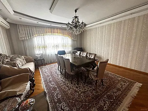 Satılır 3 otaqlı mənzil 140 m²