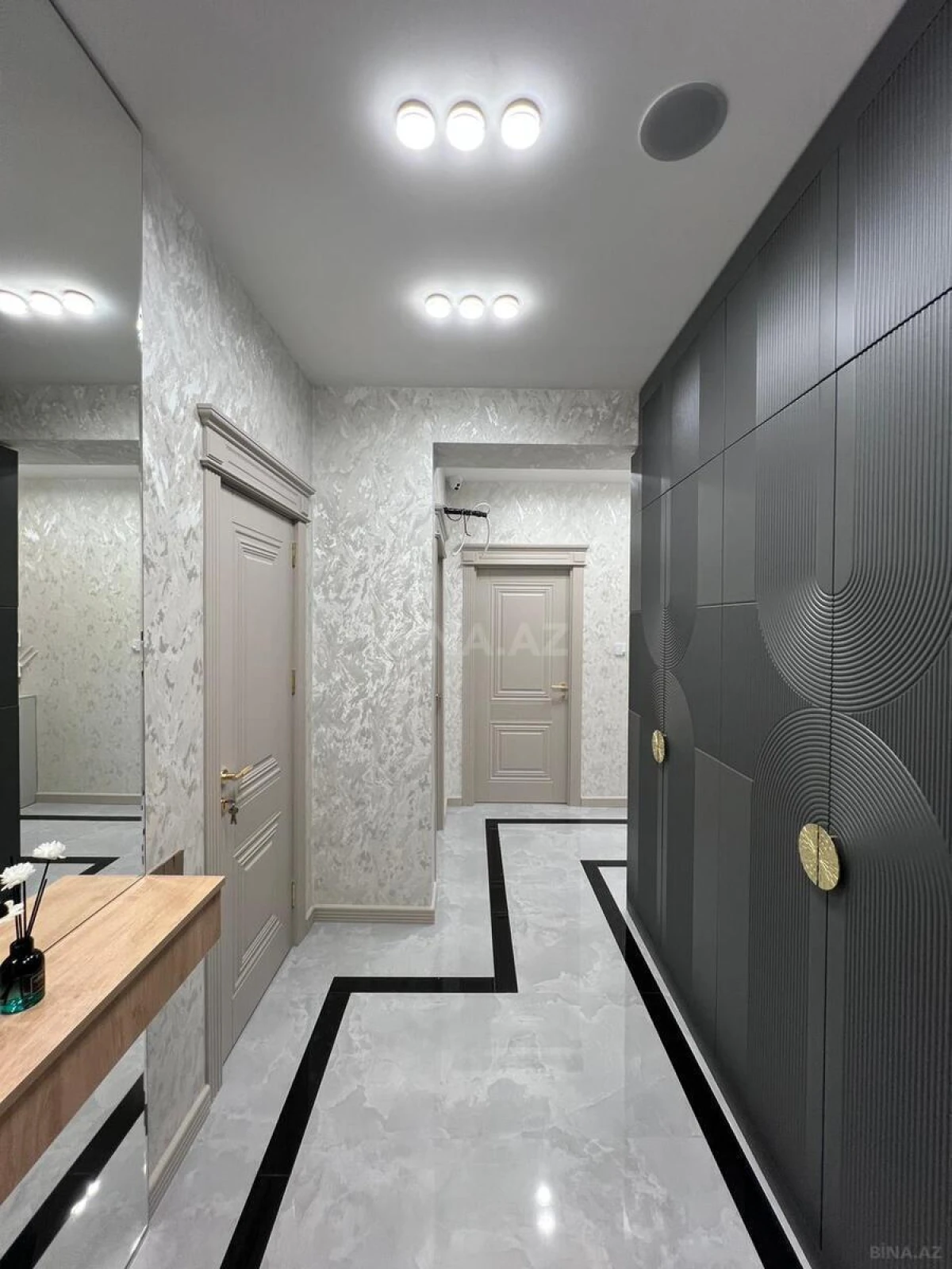 Satılır 3 otaqlı mənzil 110 m²