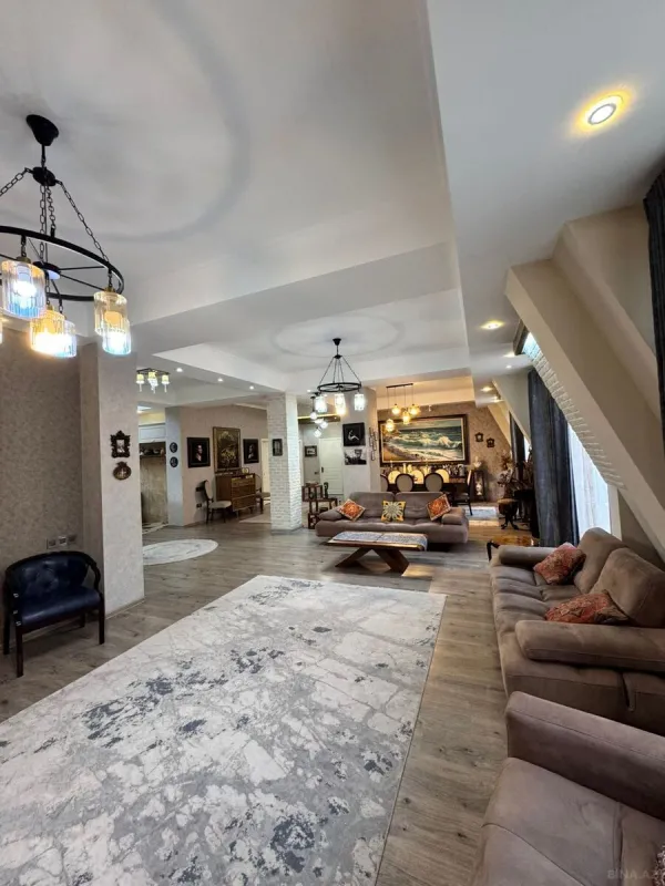 Satılır 5 otaqlı mənzil 204 m²