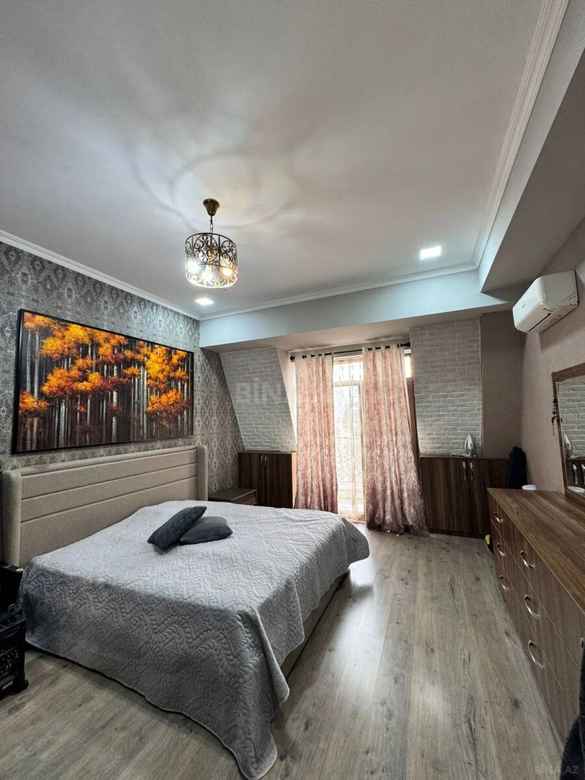 Satılır 5 otaqlı mənzil 204 m²