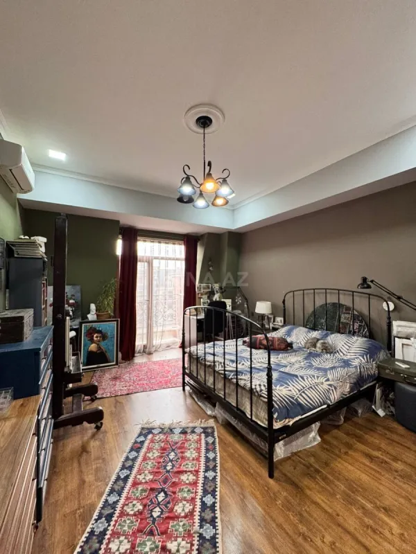 Satılır 5 otaqlı mənzil 204 m²