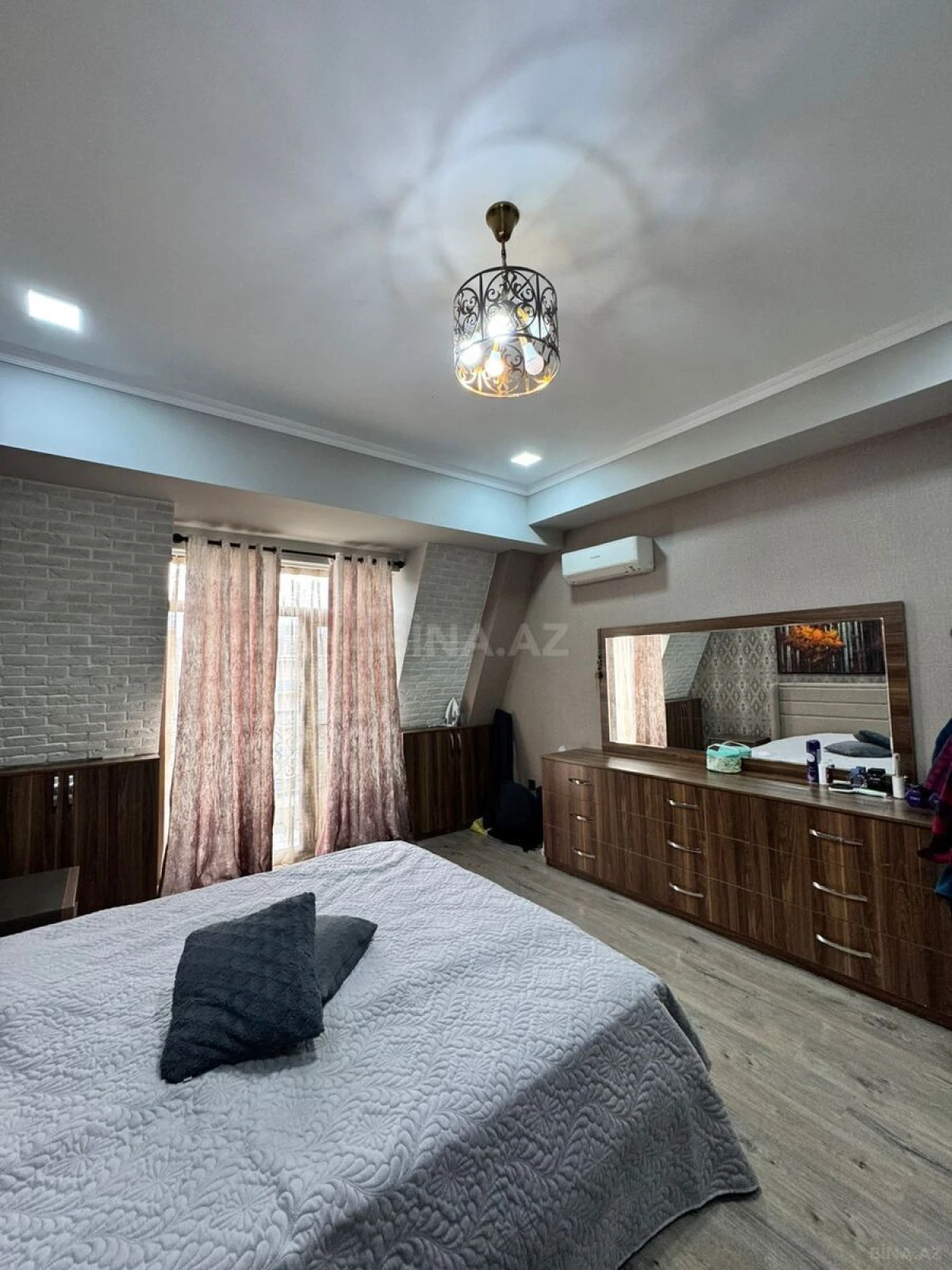 Satılır 5 otaqlı mənzil 204 m²