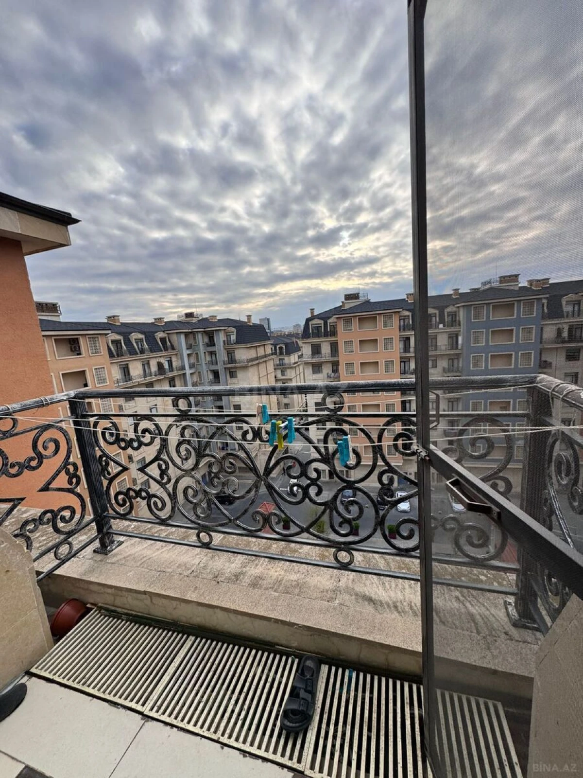 Satılır 5 otaqlı mənzil 204 m²
