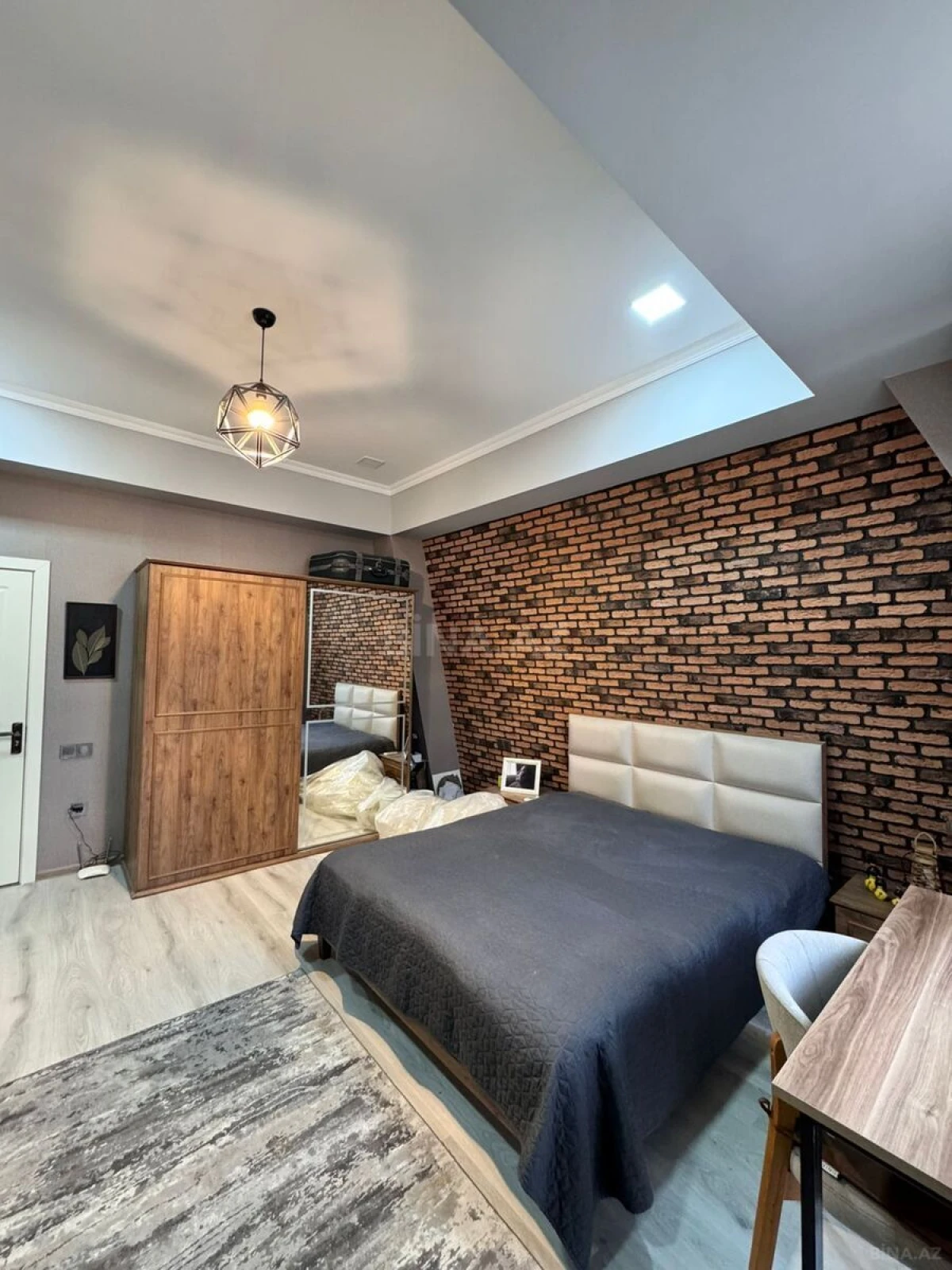 Satılır 5 otaqlı mənzil 204 m²
