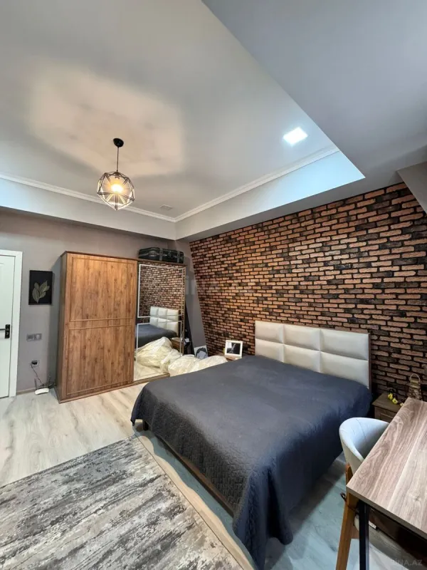 Satılır 5 otaqlı mənzil 204 m²