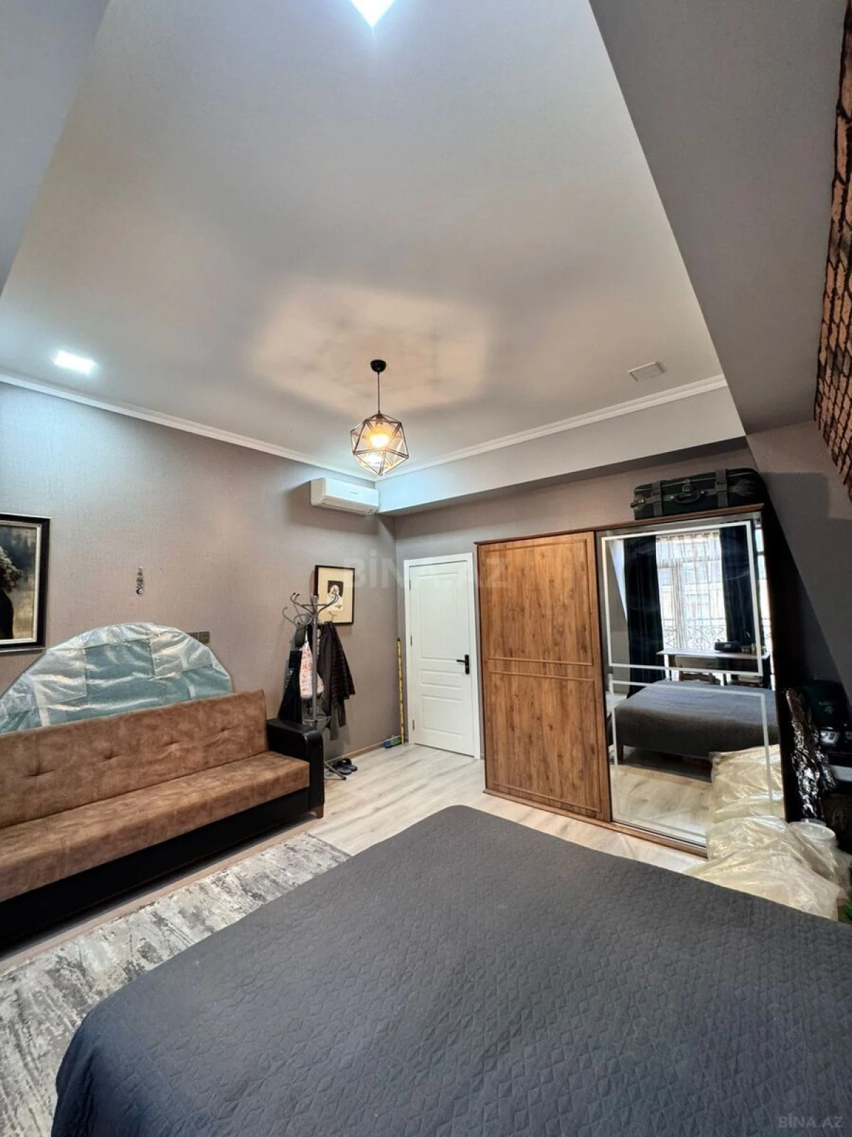 Satılır 5 otaqlı mənzil 204 m²