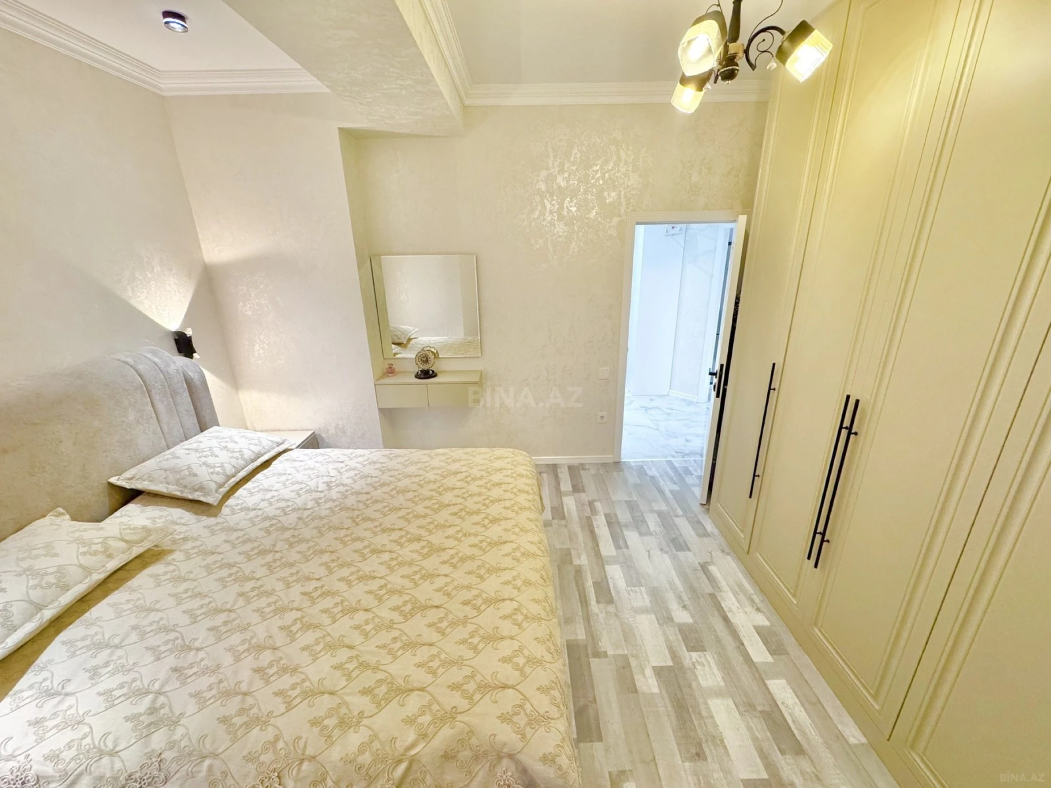 Satılır 2 otaqlı mənzil 70 m²