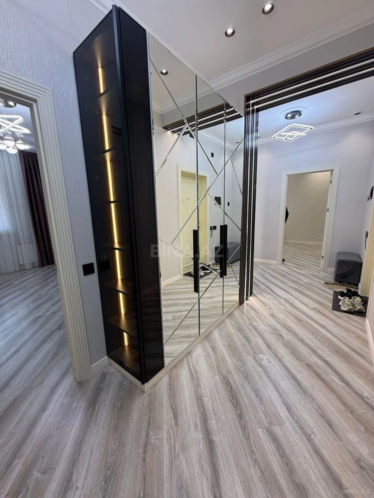 Satılır 3 otaqlı mənzil 105 m²