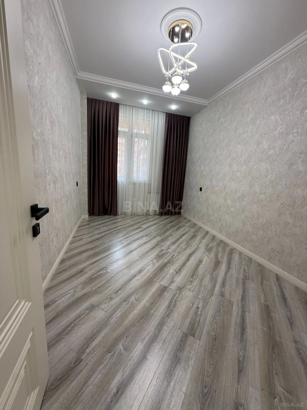 Satılır 3 otaqlı mənzil 105 m²
