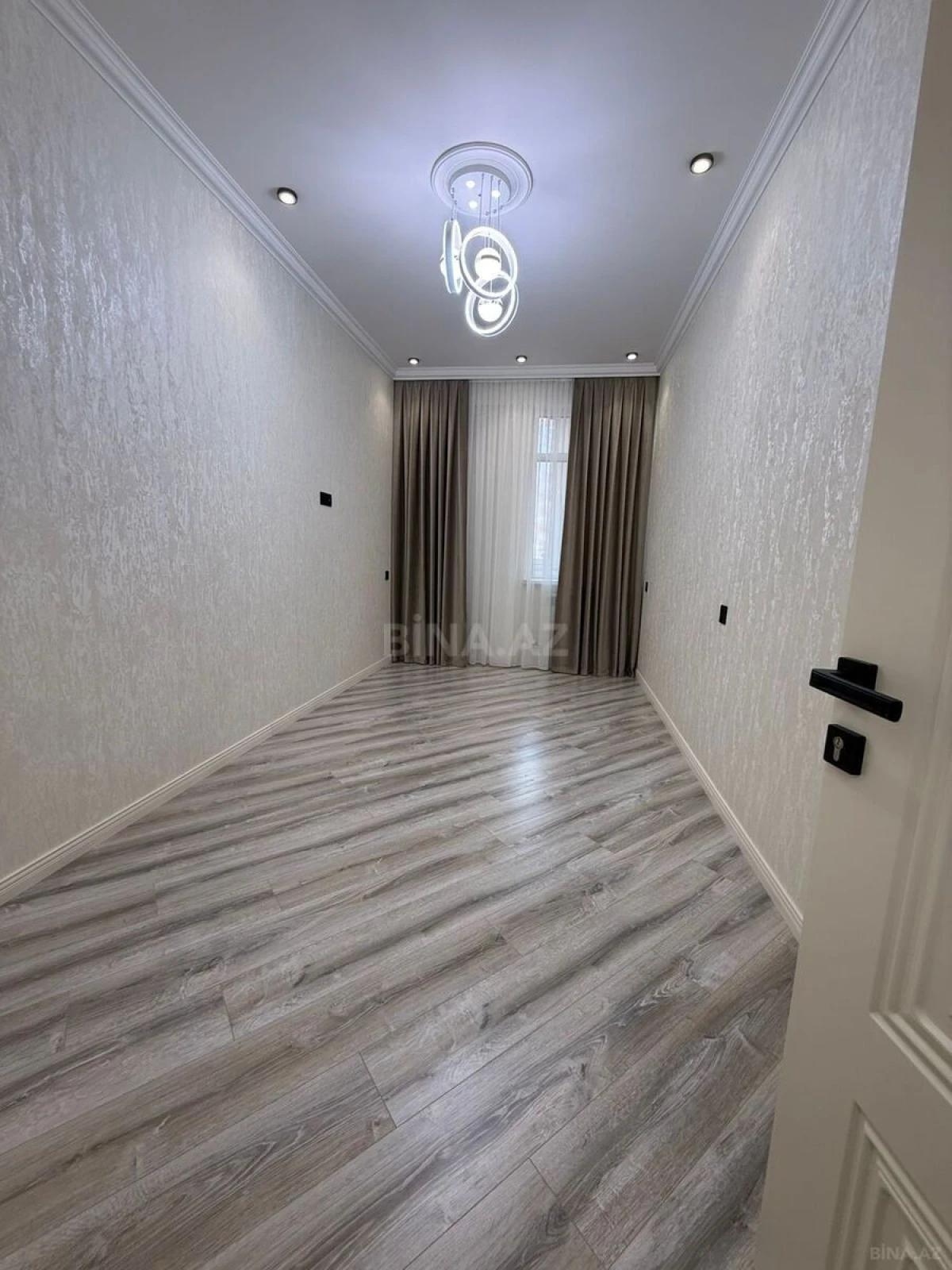 Satılır 3 otaqlı mənzil 105 m²