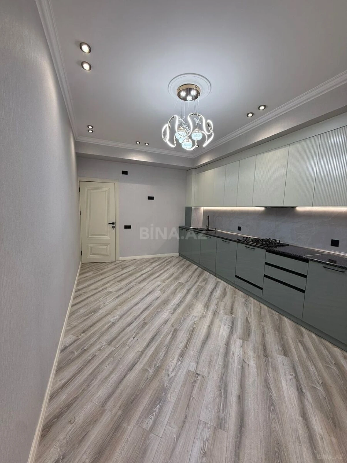 Satılır 3 otaqlı mənzil 105 m²