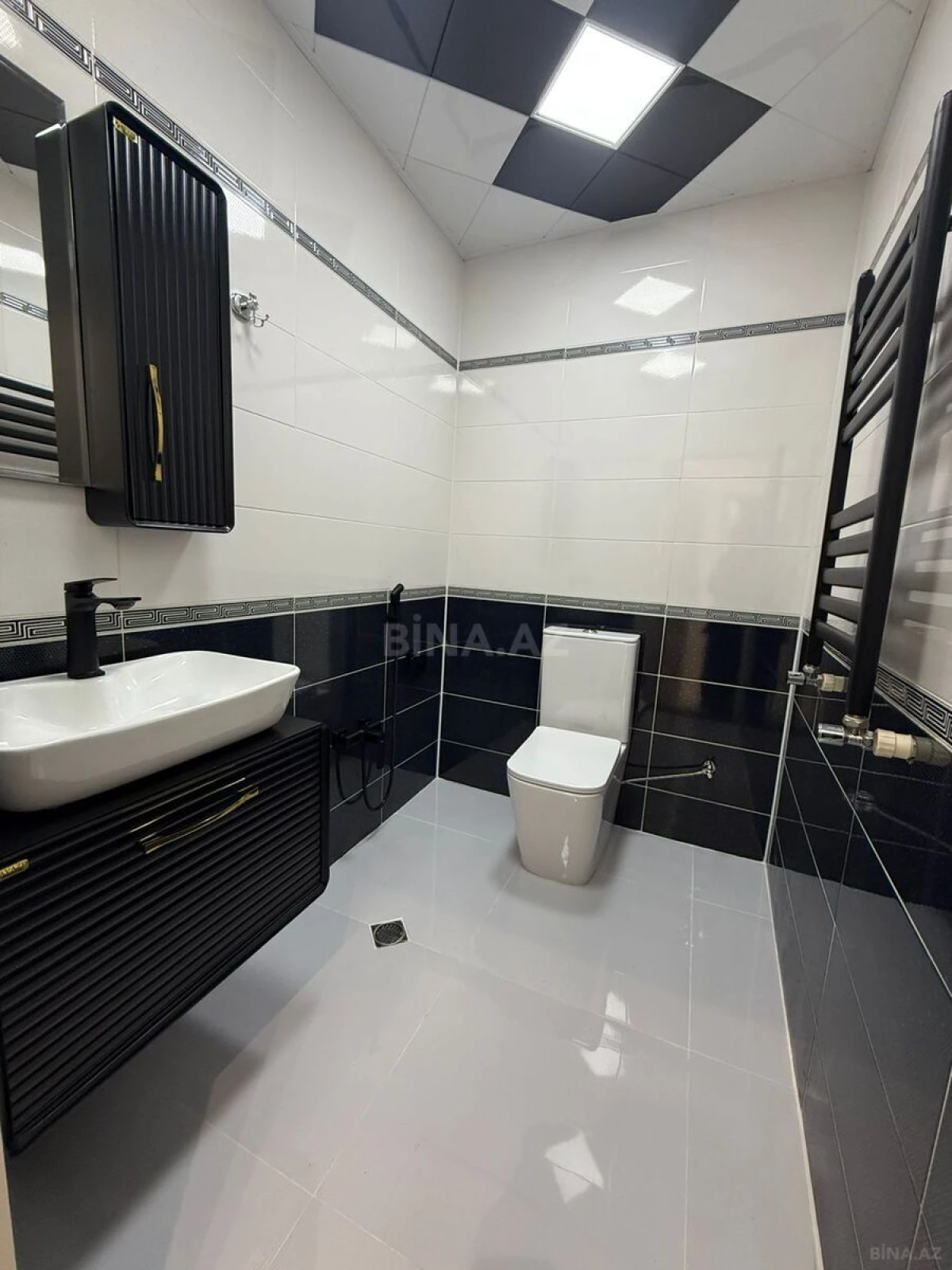 Satılır 3 otaqlı mənzil 105 m²