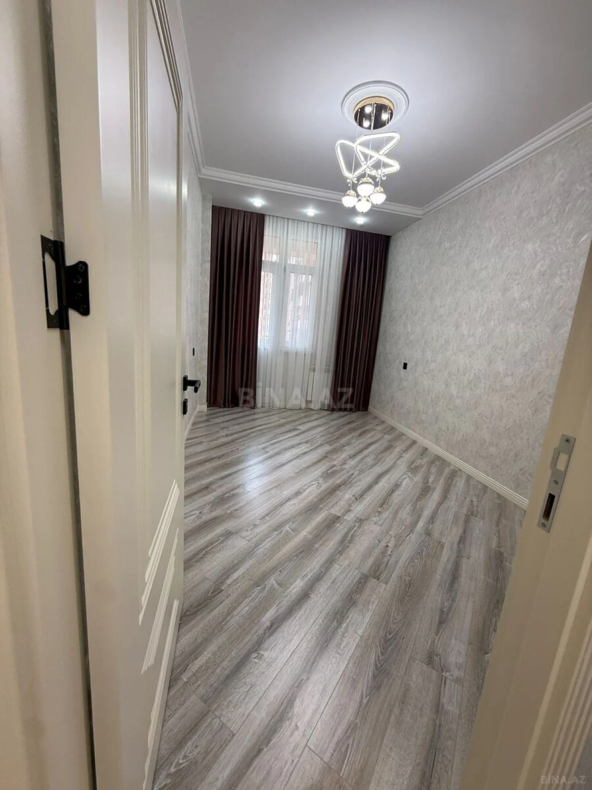 Satılır 3 otaqlı mənzil 105 m²