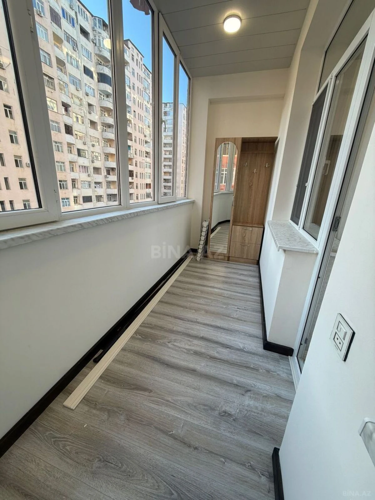 Satılır 3 otaqlı mənzil 105 m²