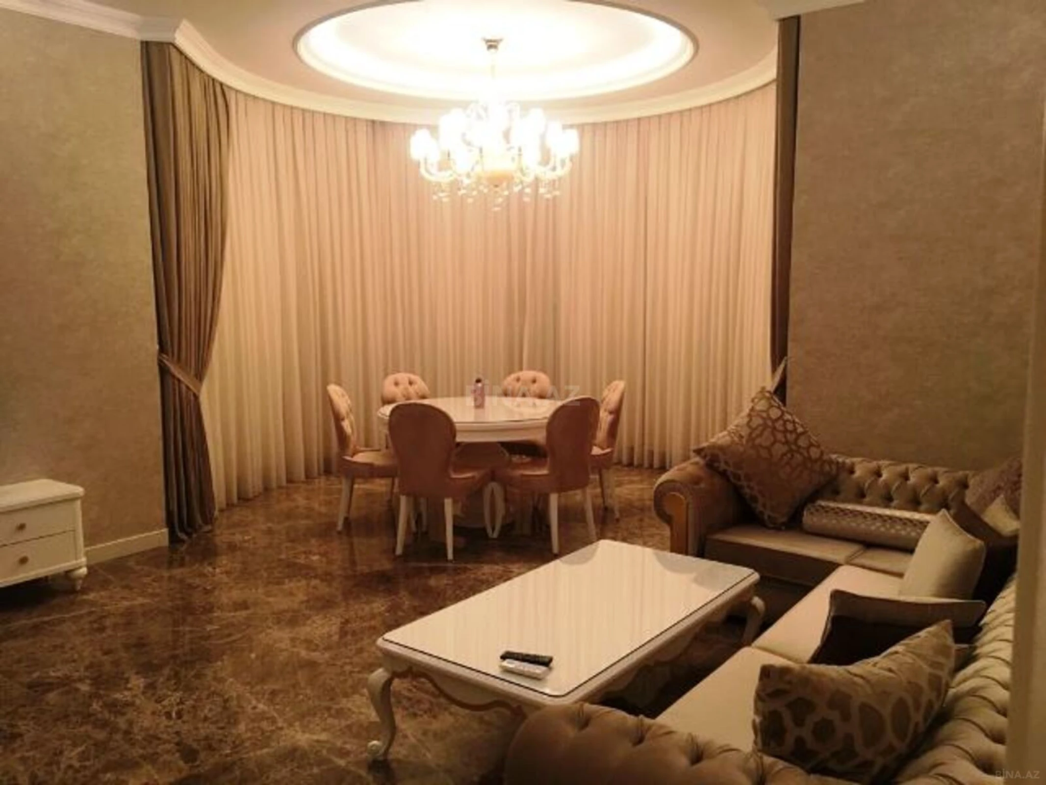 Kirayə verilir 8 otaqlı həyət evi 700 m²