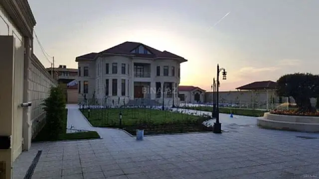 Kirayə verilir 8 otaqlı həyət evi 700 m²