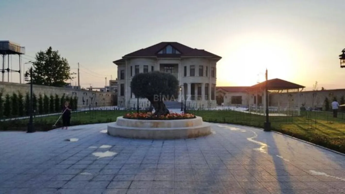 Kirayə verilir 8 otaqlı həyət evi 700 m²