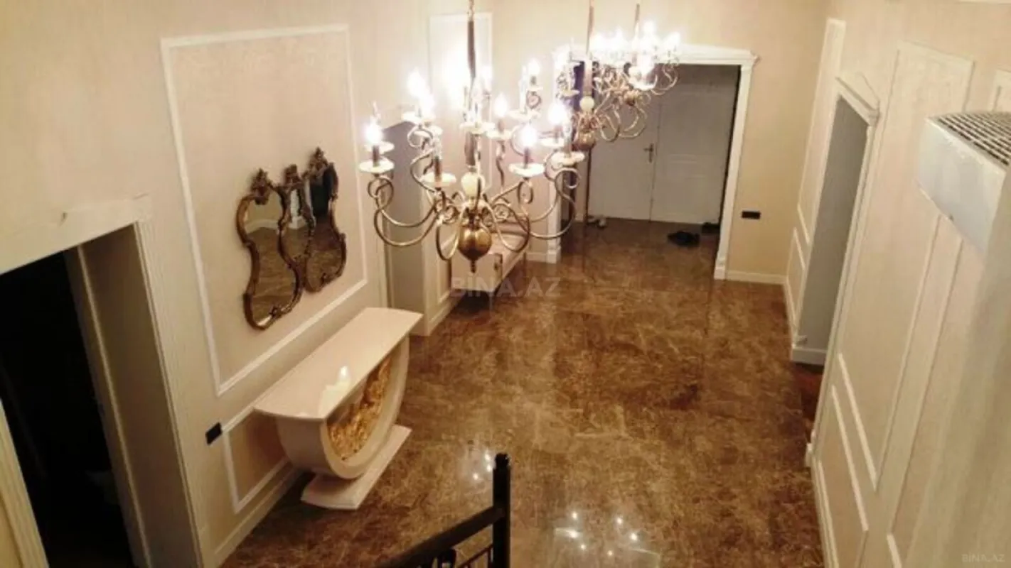 Kirayə verilir 8 otaqlı həyət evi 700 m²