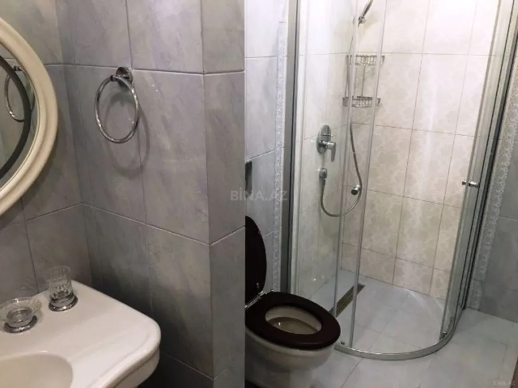 Kirayə verilir 8 otaqlı həyət evi 700 m²