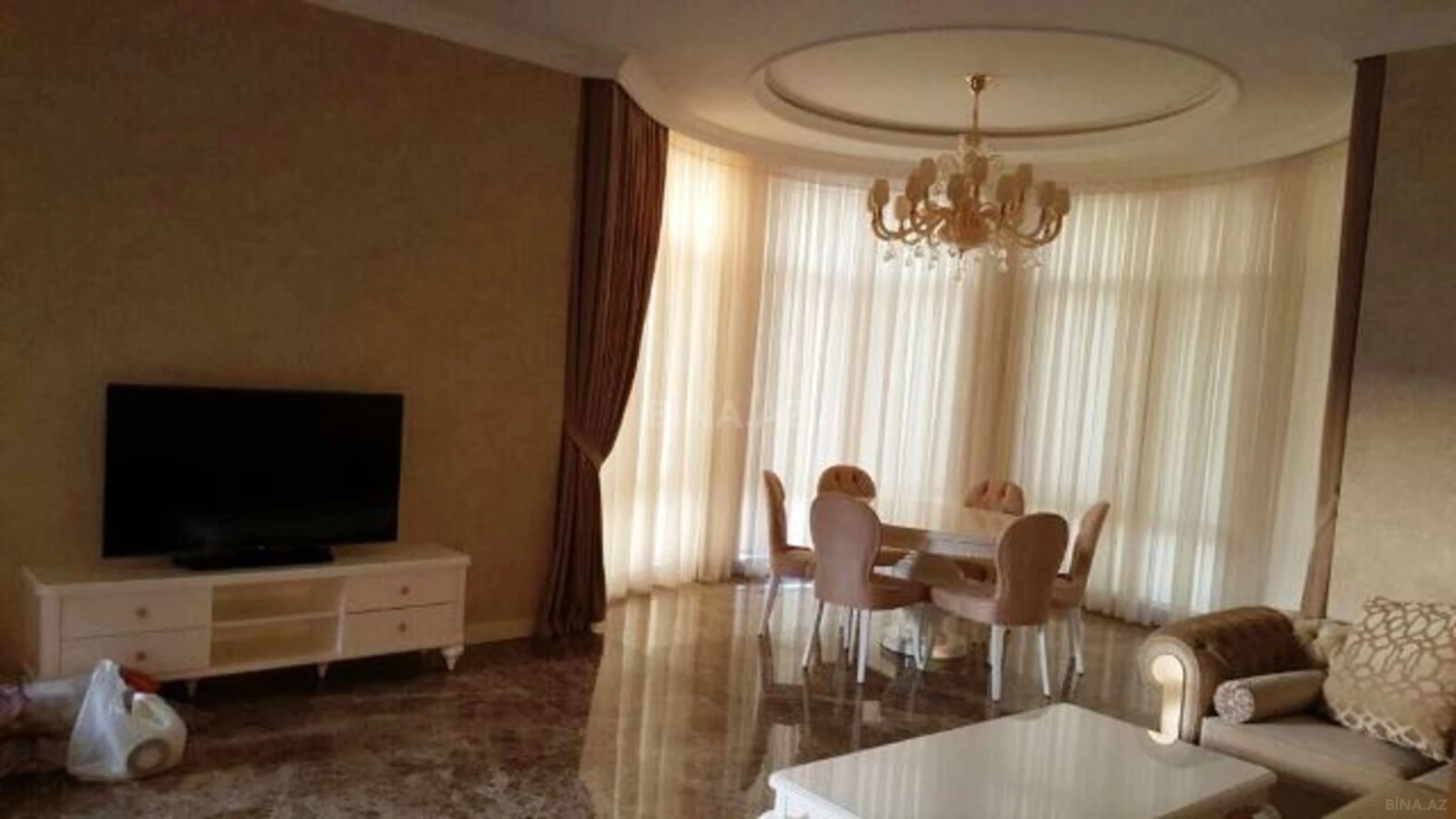 Kirayə verilir 8 otaqlı həyət evi 700 m²