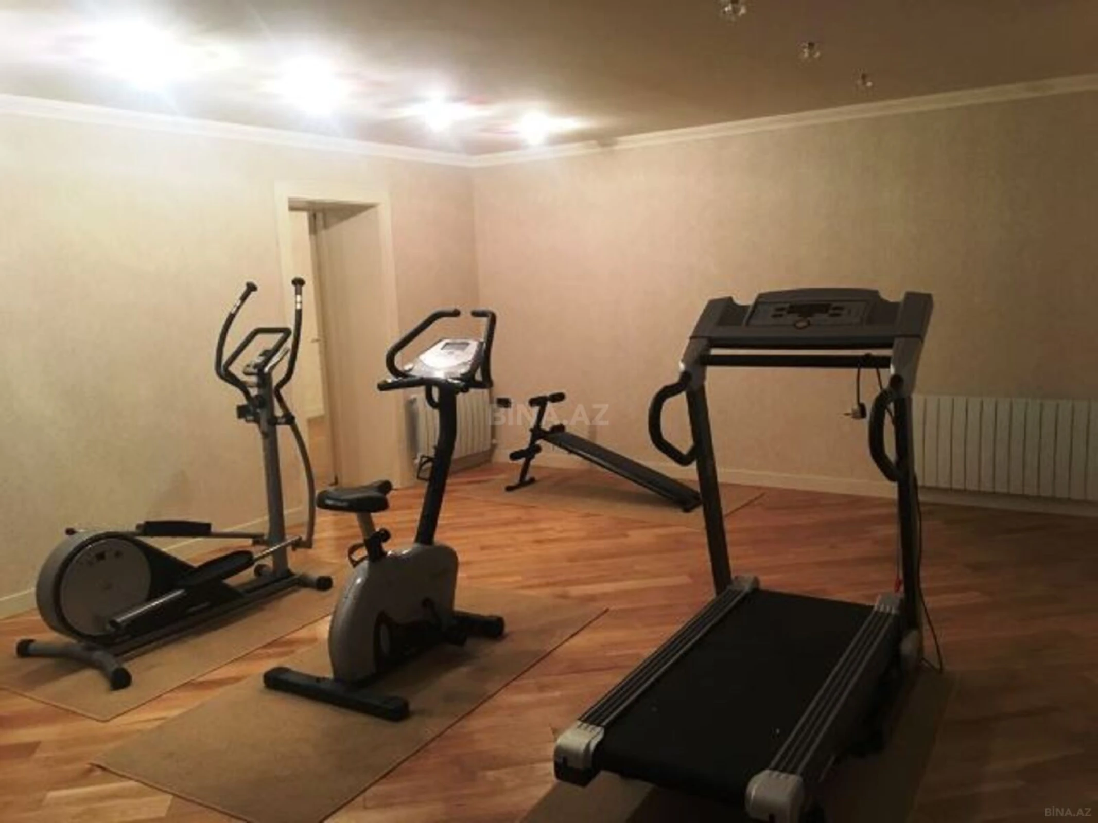 Kirayə verilir 8 otaqlı həyət evi 700 m²