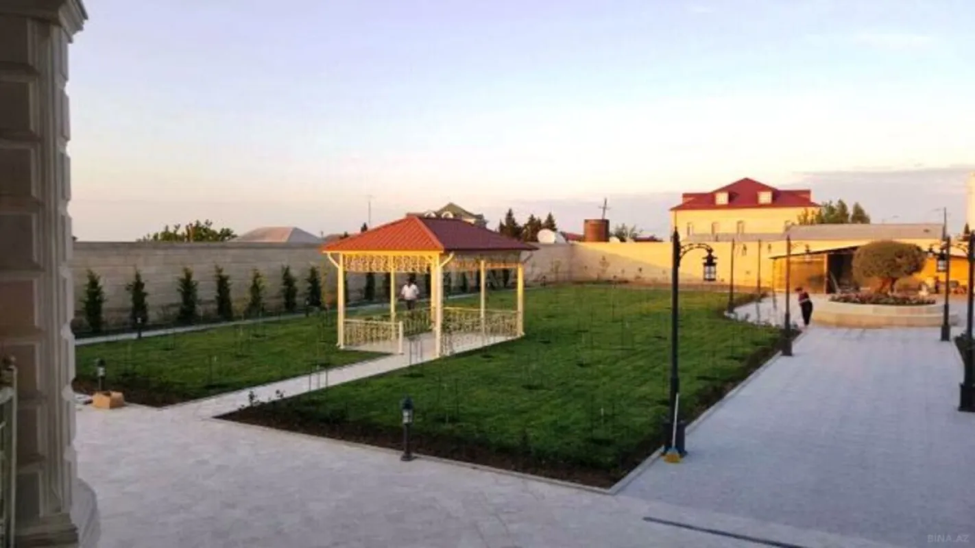 Kirayə verilir 8 otaqlı həyət evi 700 m²