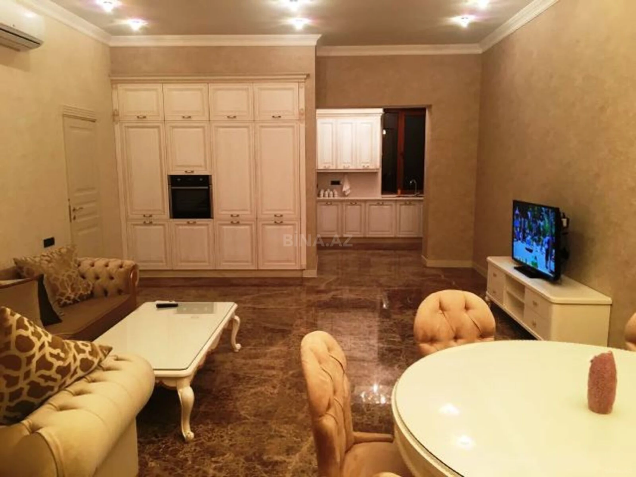 Kirayə verilir 8 otaqlı həyət evi 700 m²