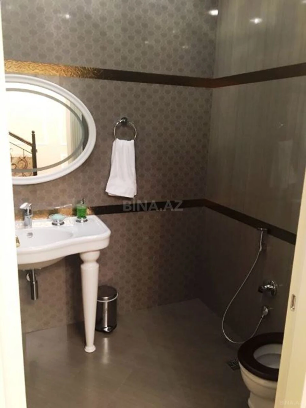 Kirayə verilir 8 otaqlı həyət evi 700 m²